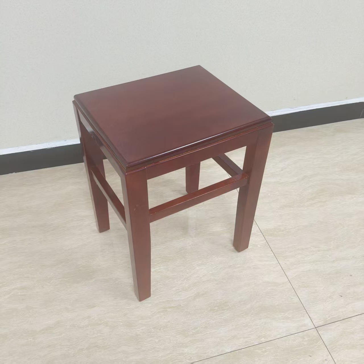 方凳